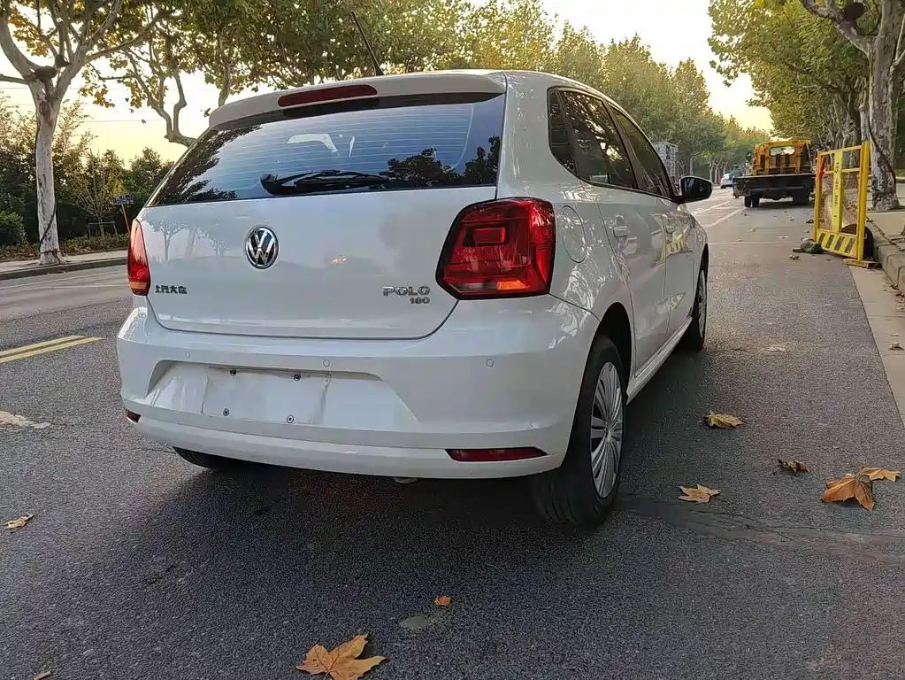 Polo 2016 1.6L automatic comfort model купить на сайте DeffCars