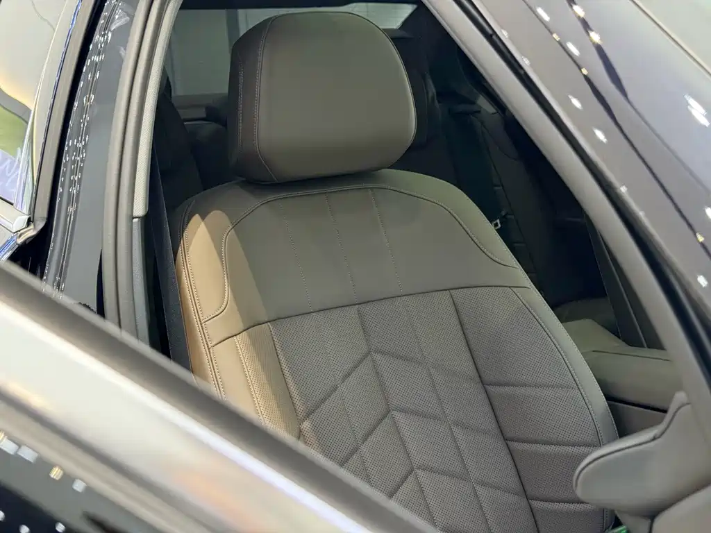 BMW 5 Series 2025 525Li M Sports Package купить на сайте DeffCars