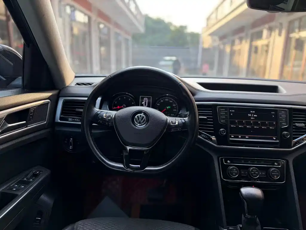 Touron 2019 380TSI four-wheel drive comfort version National VI купить на сайте DeffCars