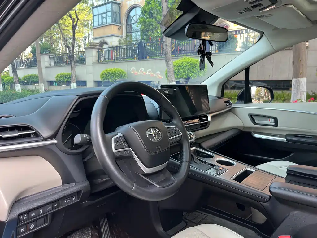 SIENNA 2023 2.5L Hybrid Premium Edition купить на сайте DeffCars