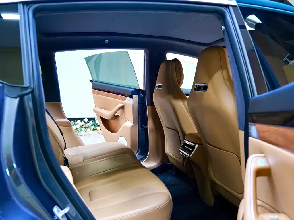 Zhijie R7 2025 extended range 331km Ultra купить на сайте DeffCars