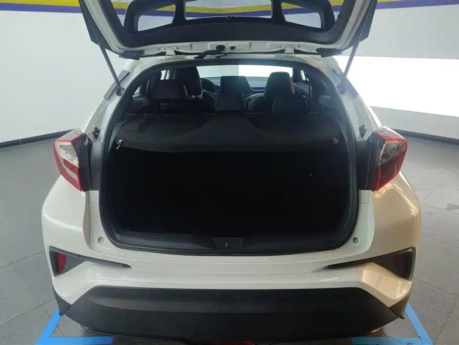 Toyota C-HR 2020 2.0L Leading Edition купить на сайте DeffCars