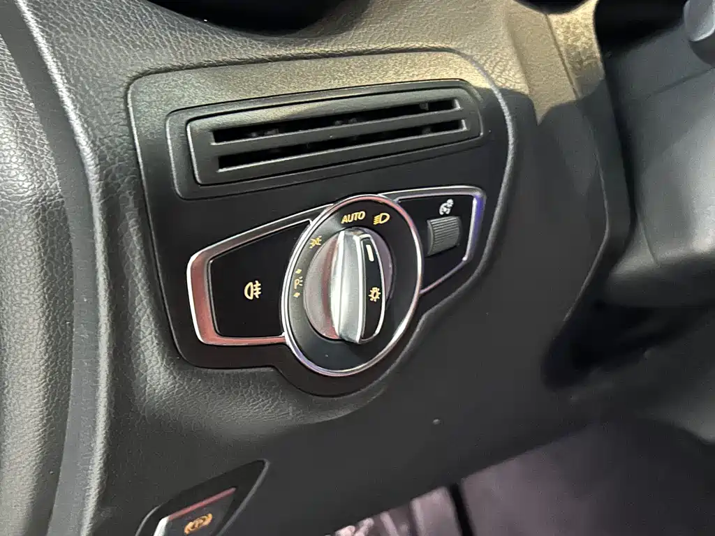 Mercedes-Benz GLC Coupe 2023 GLC 260 4MATIC Coupe SUV купить на сайте DeffCars