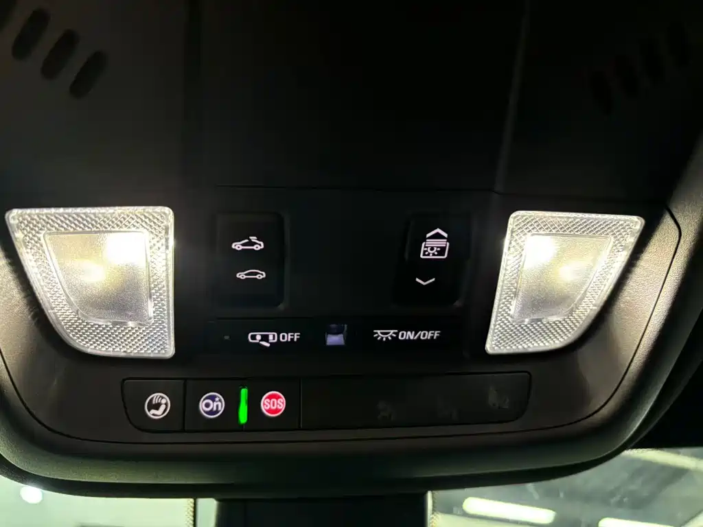Cadillac XT6 2022 2.0T six-seat two-wheel drive luxury model купить на сайте DeffCars