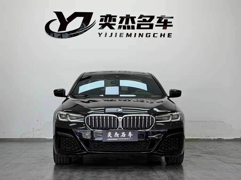 BMW 5 Series 2023 530Li Leading M Sports Package купить на сайте DeffCars