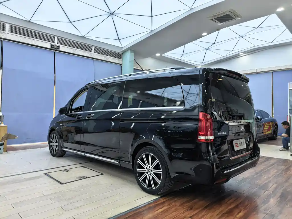Mercedes-Benz V-Class 2022 V 260 L Long Wheelbase Luxury Edition купить на сайте DeffCars