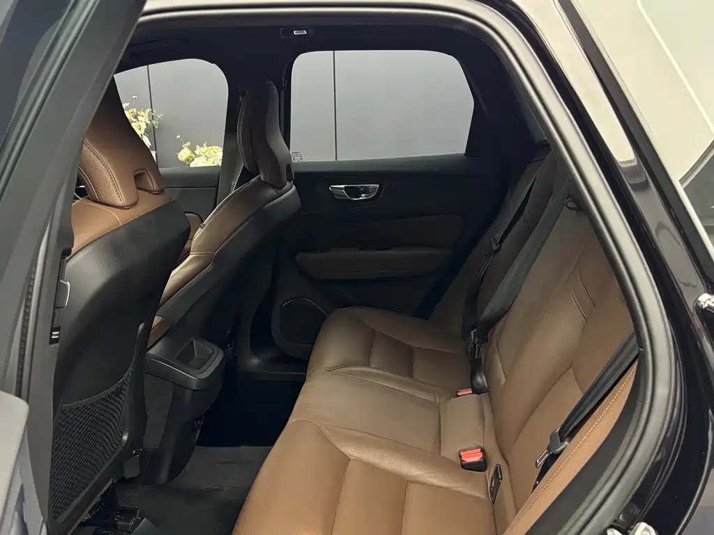 Volvo XC60 2025 B5 four-wheel drive Zhiyuan Sports Edition купить на сайте DeffCars