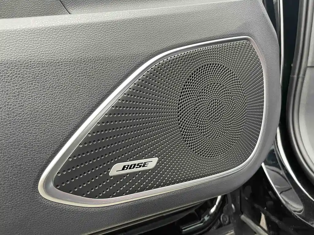Hongqi HS5 2023 2.0T Qixiang Pro version купить на сайте DeffCars