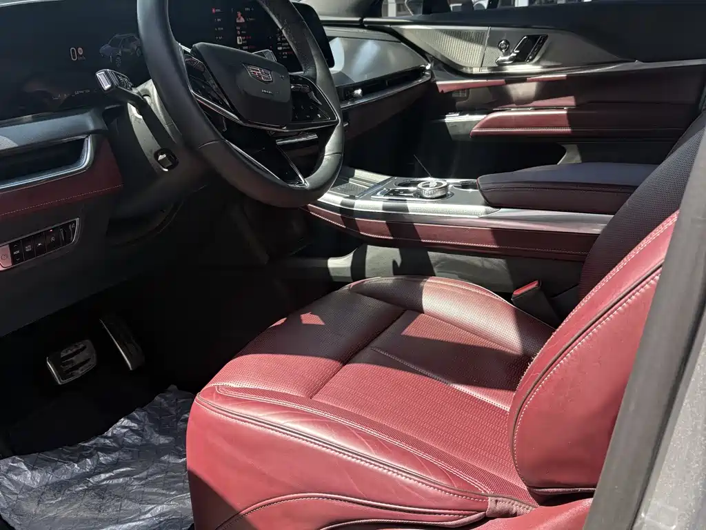 Cadillac XT5 2025款 2.0T 铂金型 купить на сайте DeffCars