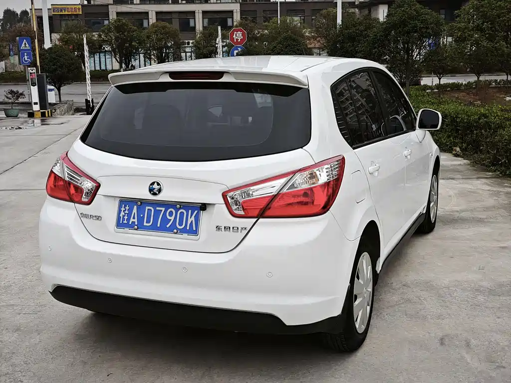 Venucia R50 2015 1.6L automatic fashion version купить на сайте DeffCars