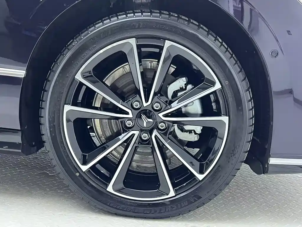 Lantu Chasing Light 2024 PHEV four-wheel drive ultra-long range flagship version купить на сайте DeffCars