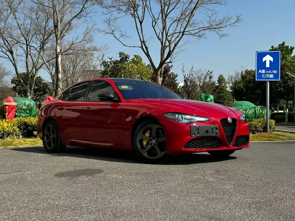 Giulia Juliet 2019 2.0T 280HP Black Package Black Label Limited Edition купить на сайте DeffCars