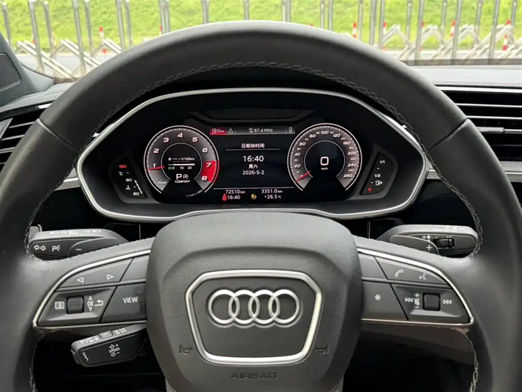 Audi Q3 2022 45 TFSI quattro fashionable and dynamic купить на сайте DeffCars