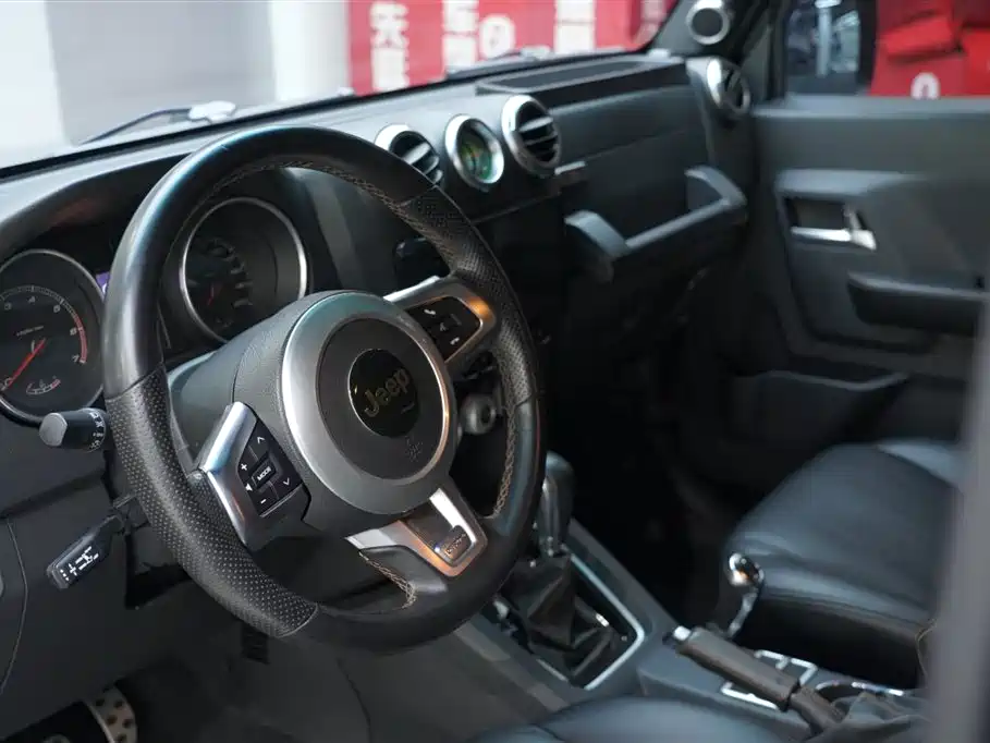 Beijing off-road BJ40 2016 40L 2.3T automatic four-wheel drive exclusive version купить на сайте DeffCars