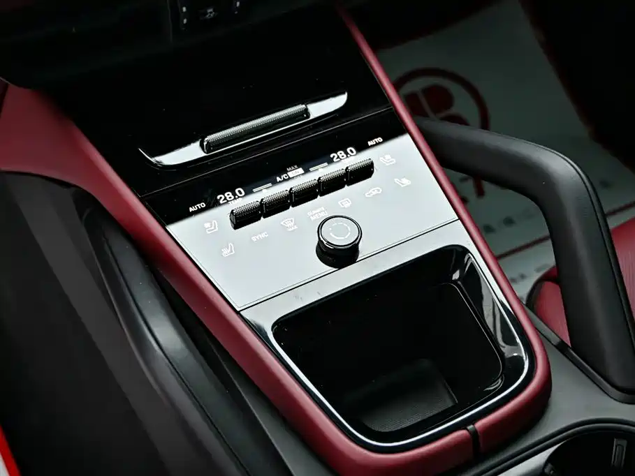 Cayenne New Energy 2024 Cayenne E-Hybrid 2.0T купить на сайте DeffCars