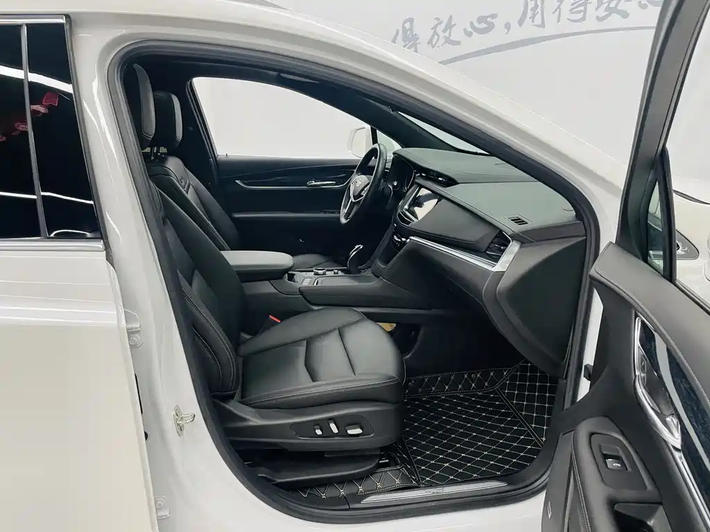 Cadillac XT5 2023 2.0T two-wheel drive fashion model купить на сайте DeffCars