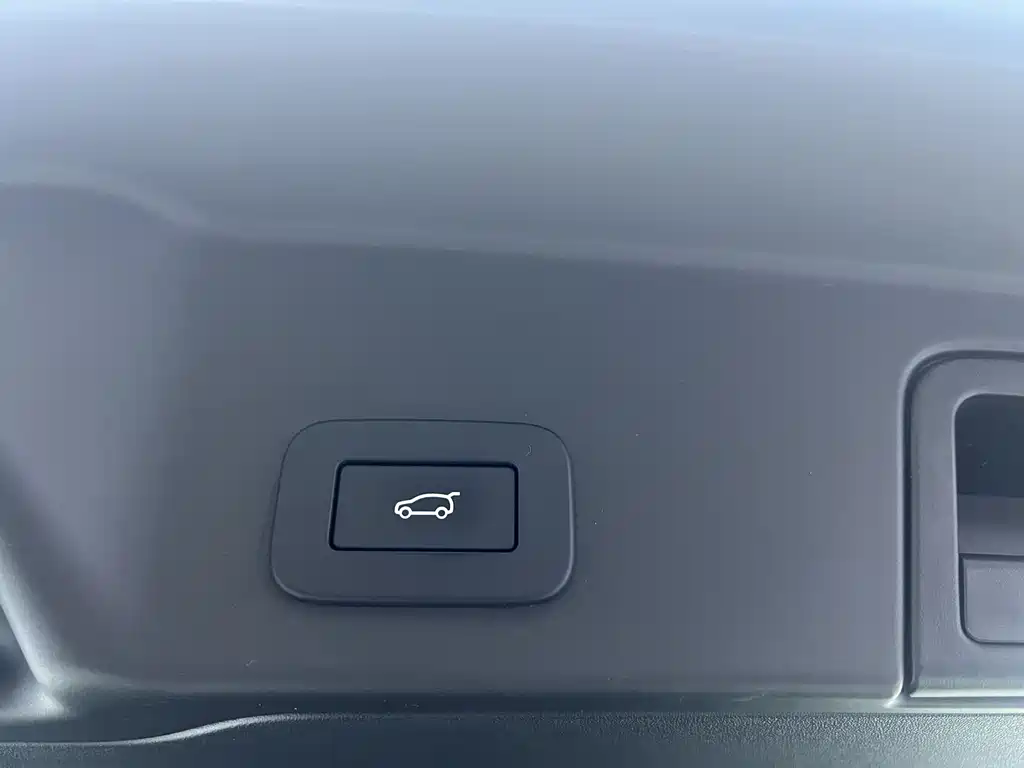 Range Rover Evoque 2023 Evoque L 249PS Deluxe Edition купить на сайте DeffCars