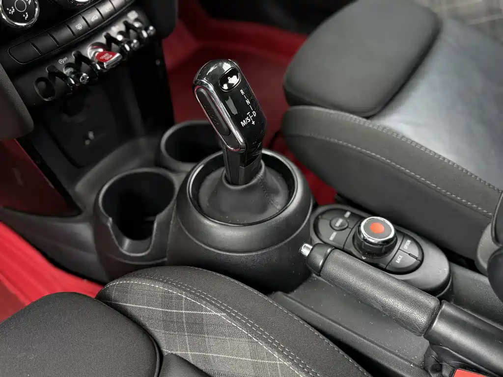 MINI 2018 1.5T COOPER Classic купить на сайте DeffCars