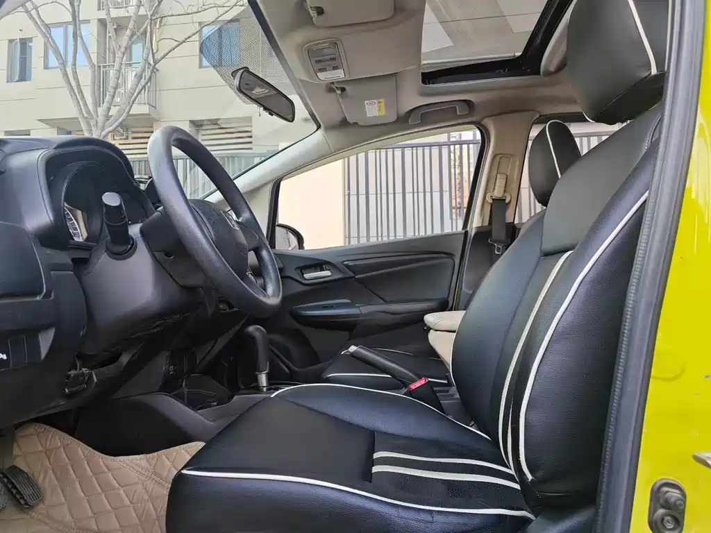 Fit 2016 1.5L LXS CVT Comfort Sunroof Edition купить на сайте DeffCars