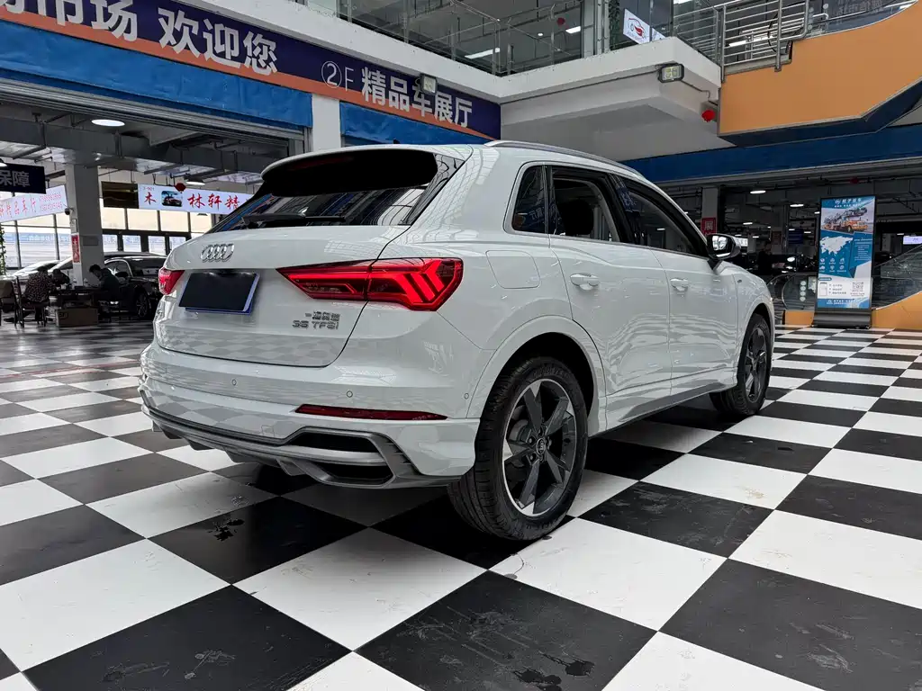 Audi Q3 2022 35 TFSI Fashionable and Dynamic купить на сайте DeffCars