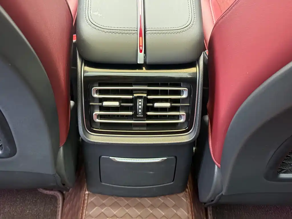 Hongqi HS5 2023 2.0T Qixiang Pro version купить на сайте DeffCars
