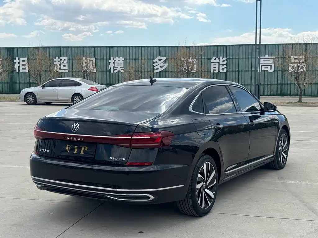 Passat 2023 330TSI Deluxe Edition купить на сайте DeffCars