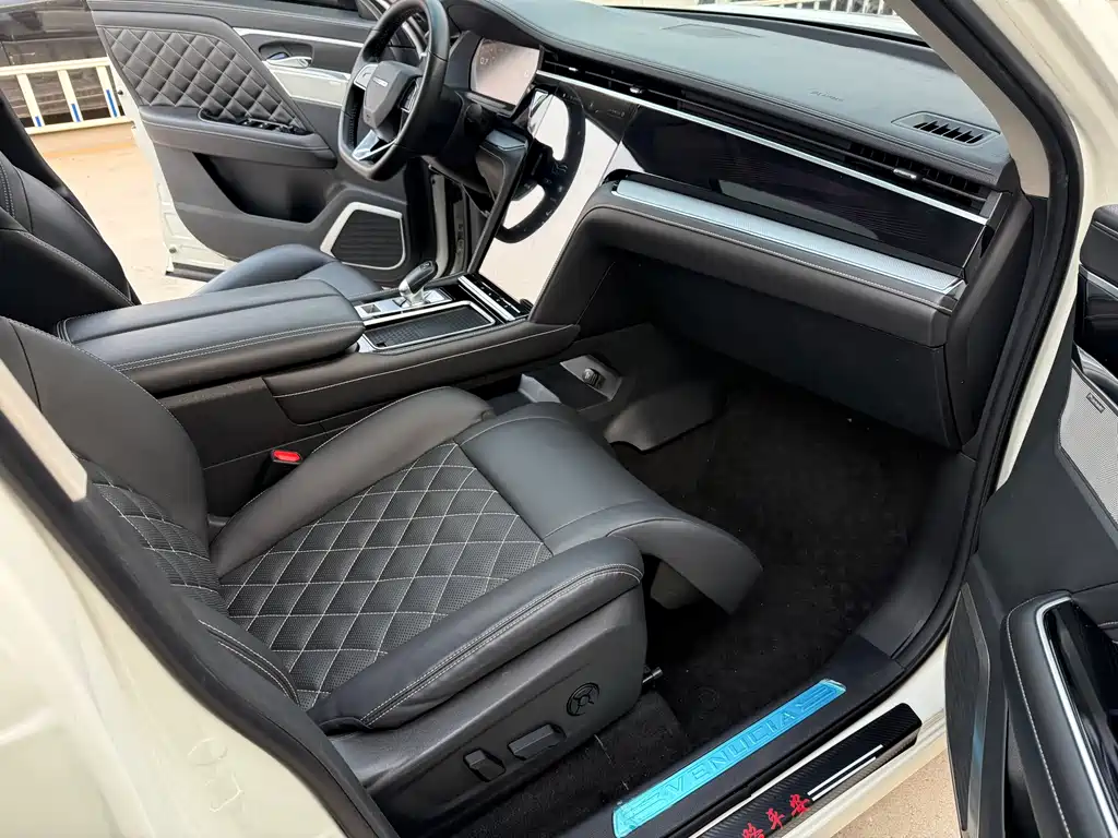 Venucia 2021 260T automatic 48V mild hybrid supercharged Xingyao version купить на сайте DeffCars