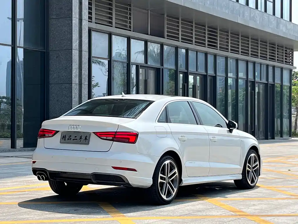 Audi A3 2018 30th Anniversary Limousine 35 TFSI Fashion купить на сайте DeffCars