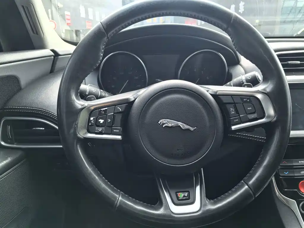 Jaguar XE 2015款 2.0T 200PS R-Sport купить на сайте DeffCars