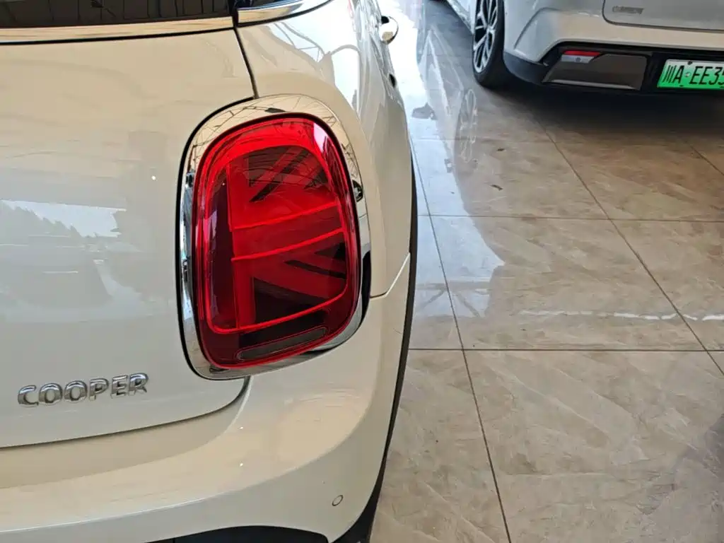 Mini 2023 Modified 1.5T Cooper Artist Five Door Edition купить на сайте DeffCars