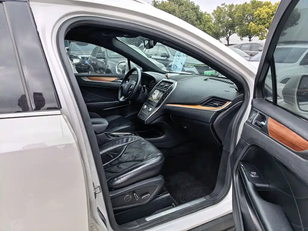 Lincoln MKC 2017 2.0T Two-wheel drive Premium Edition купить на сайте DeffCars