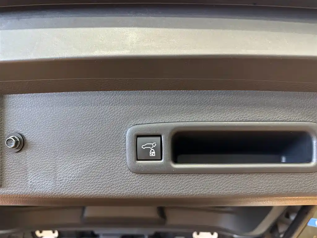 SIENNA 2023 2.5L Hybrid Premium Edition купить на сайте DeffCars