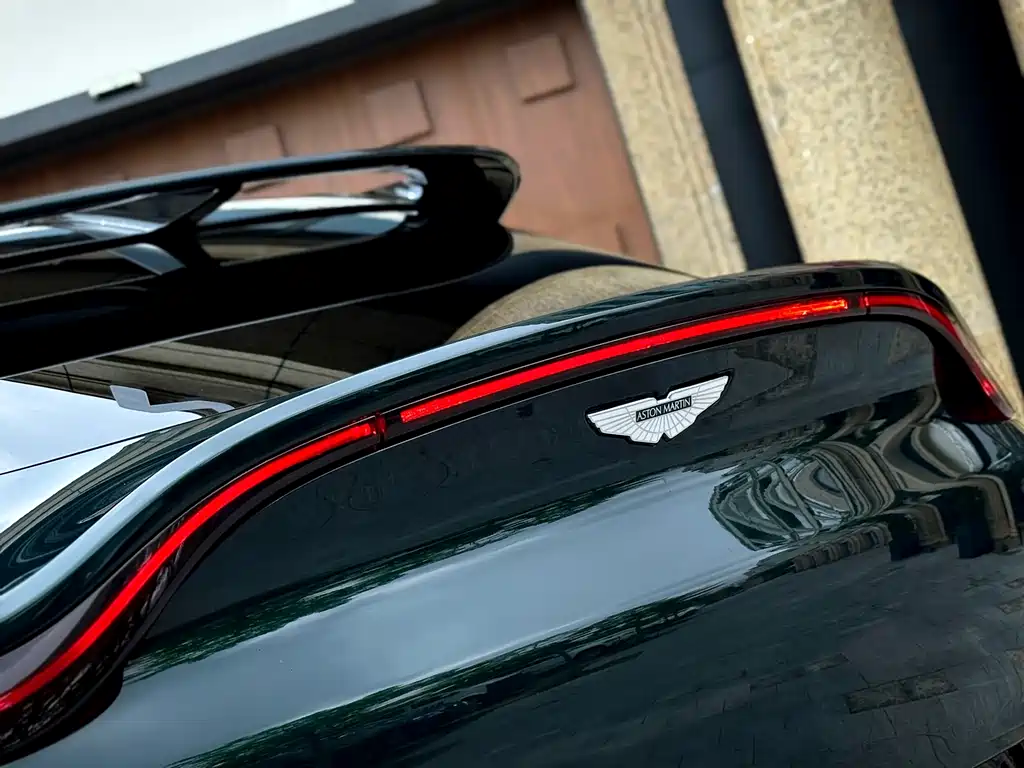 Aston Martin DBX 2020 4.0T V8 купить на сайте DeffCars
