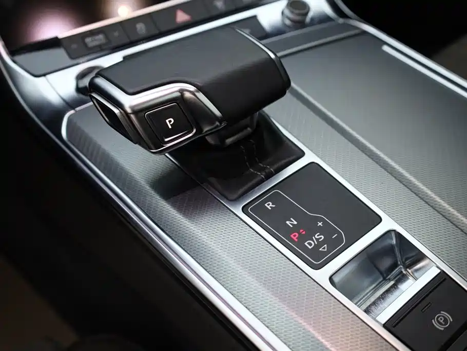 Audi A7L 2024 45TFSI S-line Dream Building Liquid Crystal Package купить на сайте DeffCars