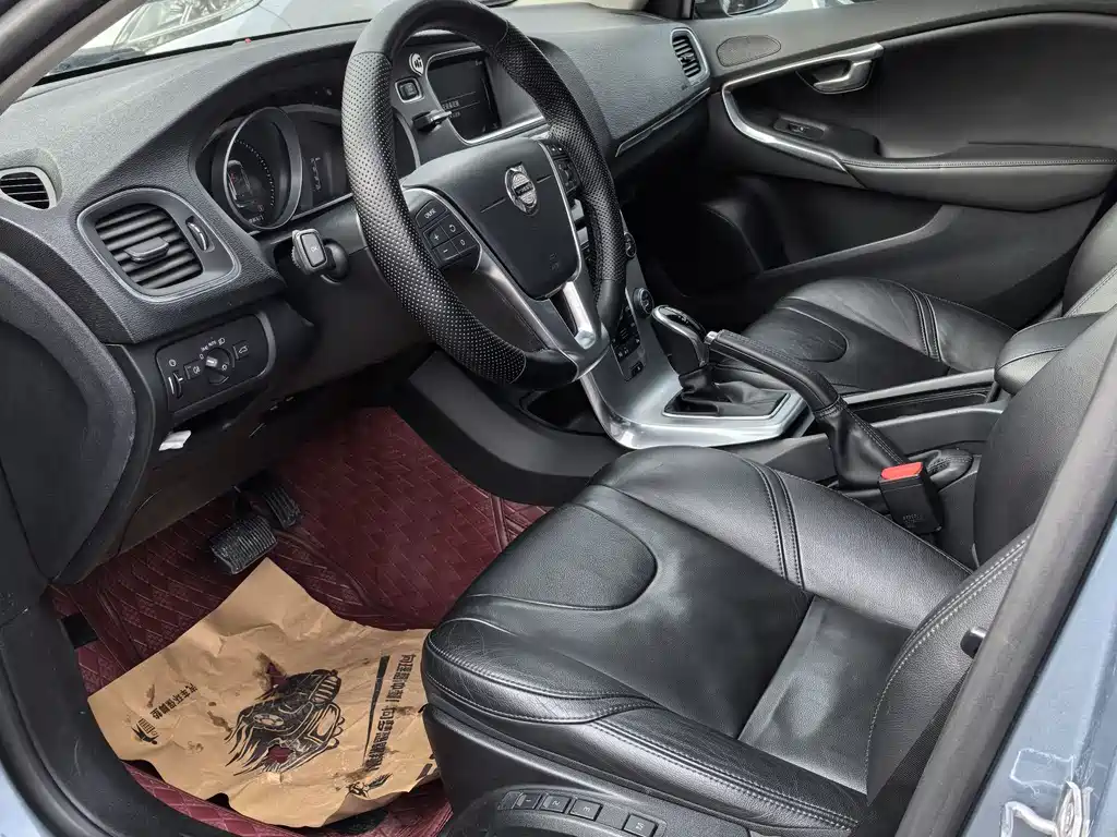 Volvo V40 2018 T3 Zhiya Edition купить на сайте DeffCars