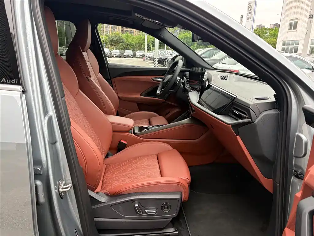 Audi Q5L 2026 2.0T Exclusive Edition for Ten Million Users купить на сайте DeffCars