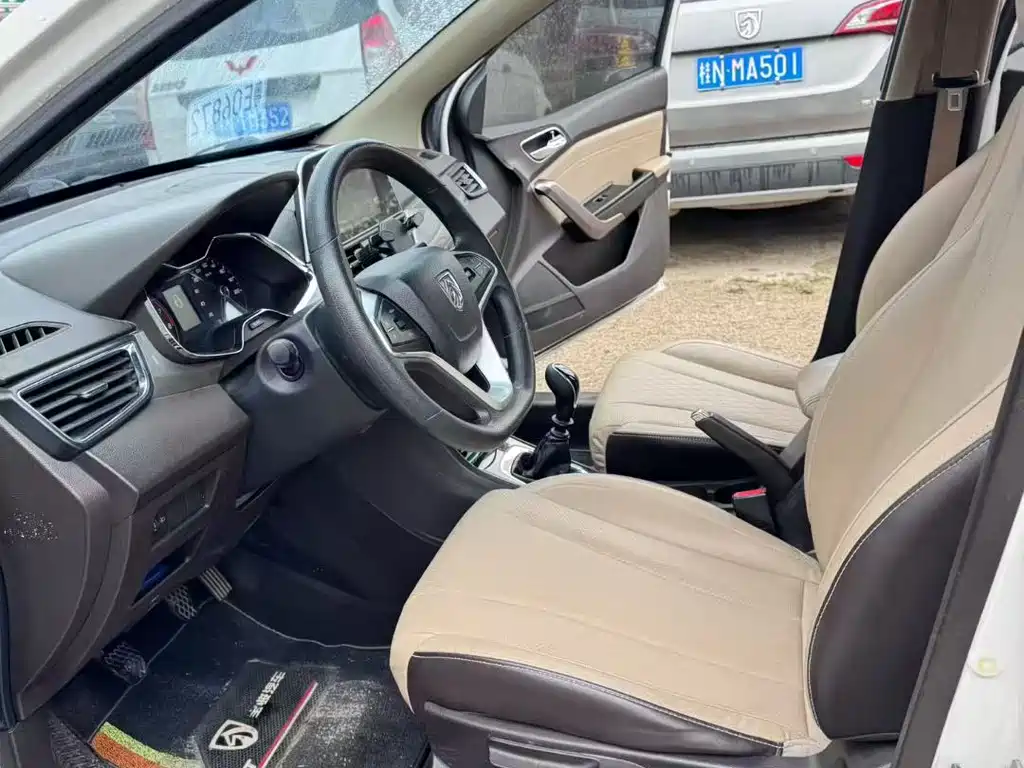 Baojun 310W 2017 1.5L manual fashion model National V купить на сайте DeffCars