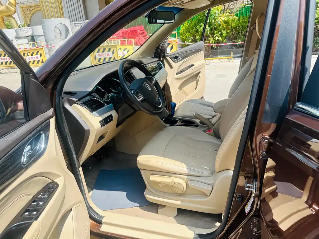 Baojun 730 2016 1.5L manual comfort type 7 seats National V купить на сайте DeffCars