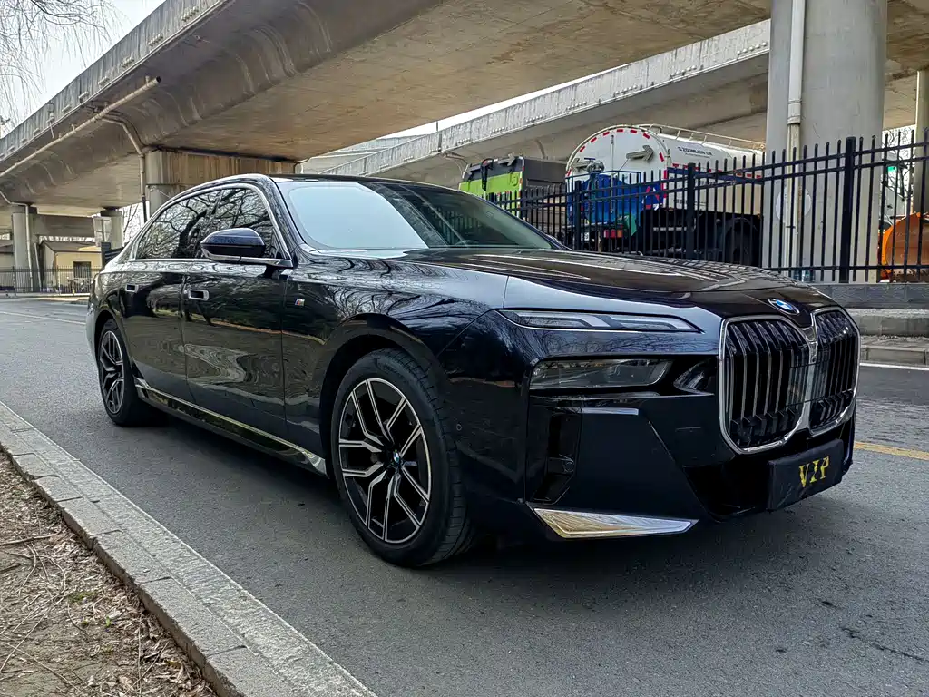 BMW 7 Series 2023 735Li M Sports Package купить на сайте DeffCars