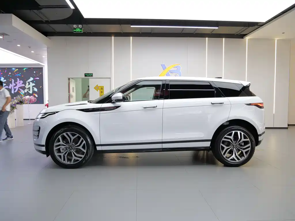 Range Rover Evoque 2023 Evoque L 249PS Deluxe Edition купить на сайте DeffCars