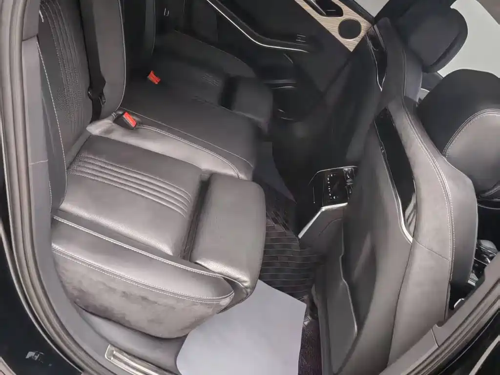 Hongqi H9 2022 2.0T Zhilian Qichang Edition купить на сайте DeffCars