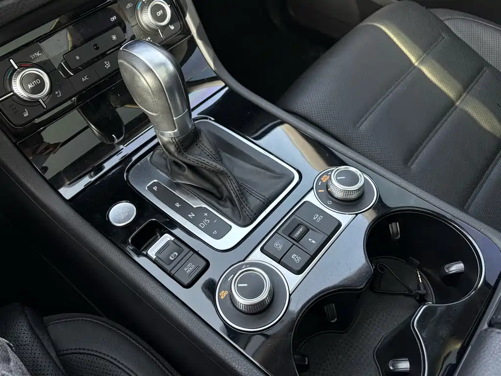 Touareg 2016 3.0TSI standard model купить на сайте DeffCars