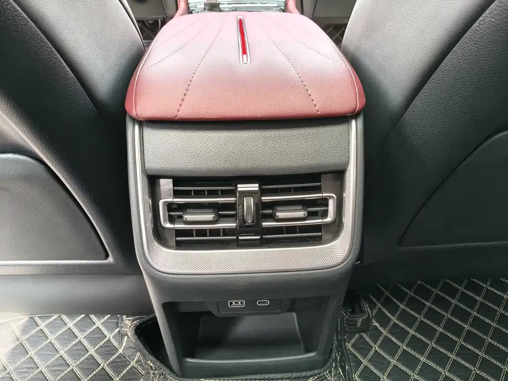 Hongqi H5 2025 2.0T automatic Qichang version купить на сайте DeffCars