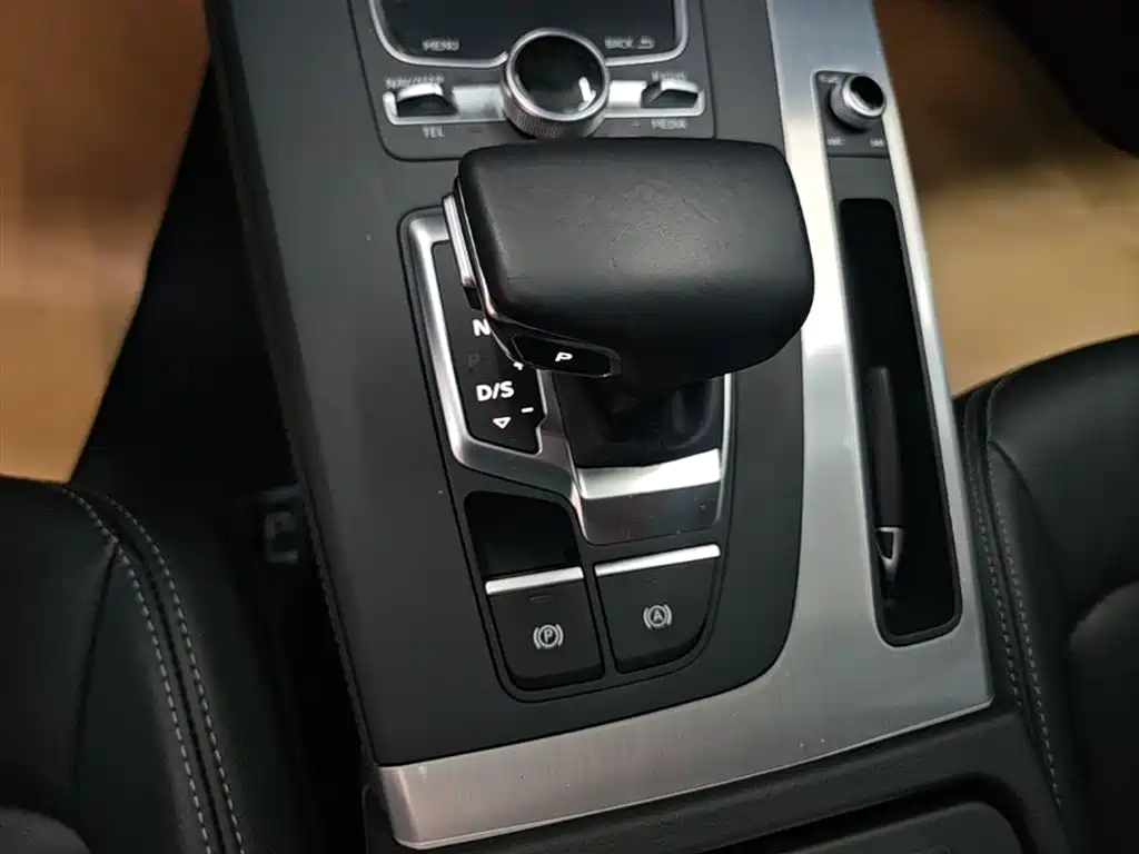 Audi Q5L 2020 facelift 40 TFSI enjoys fashionable style купить на сайте DeffCars