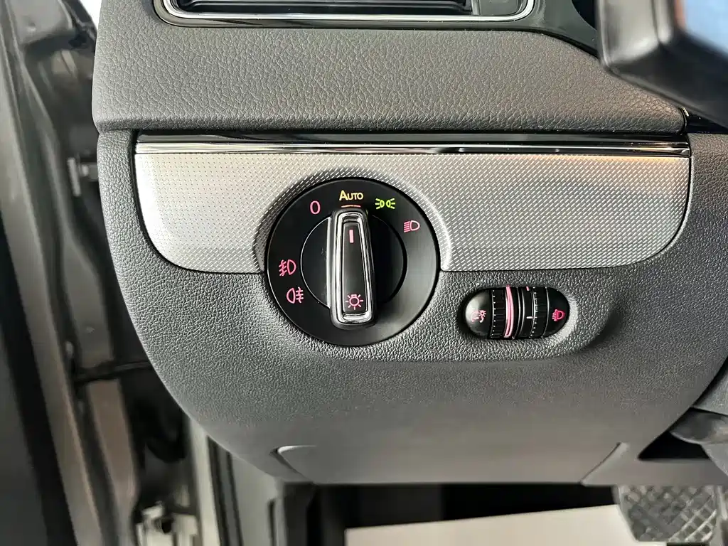 Sagitar 2018 180TSI DSG Premium Edition купить на сайте DeffCars