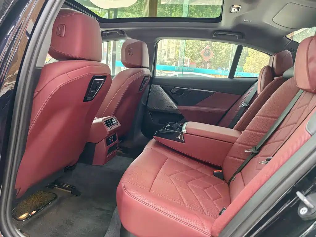 BMW 5 Series 2025 530Li Leading M Sports Package купить на сайте DeffCars