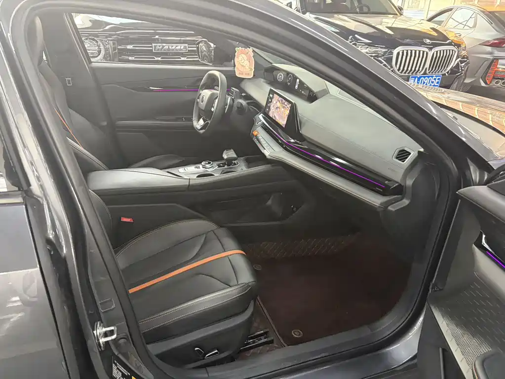 Changan UNI-V 2024 1.5T exclusive model купить на сайте DeffCars