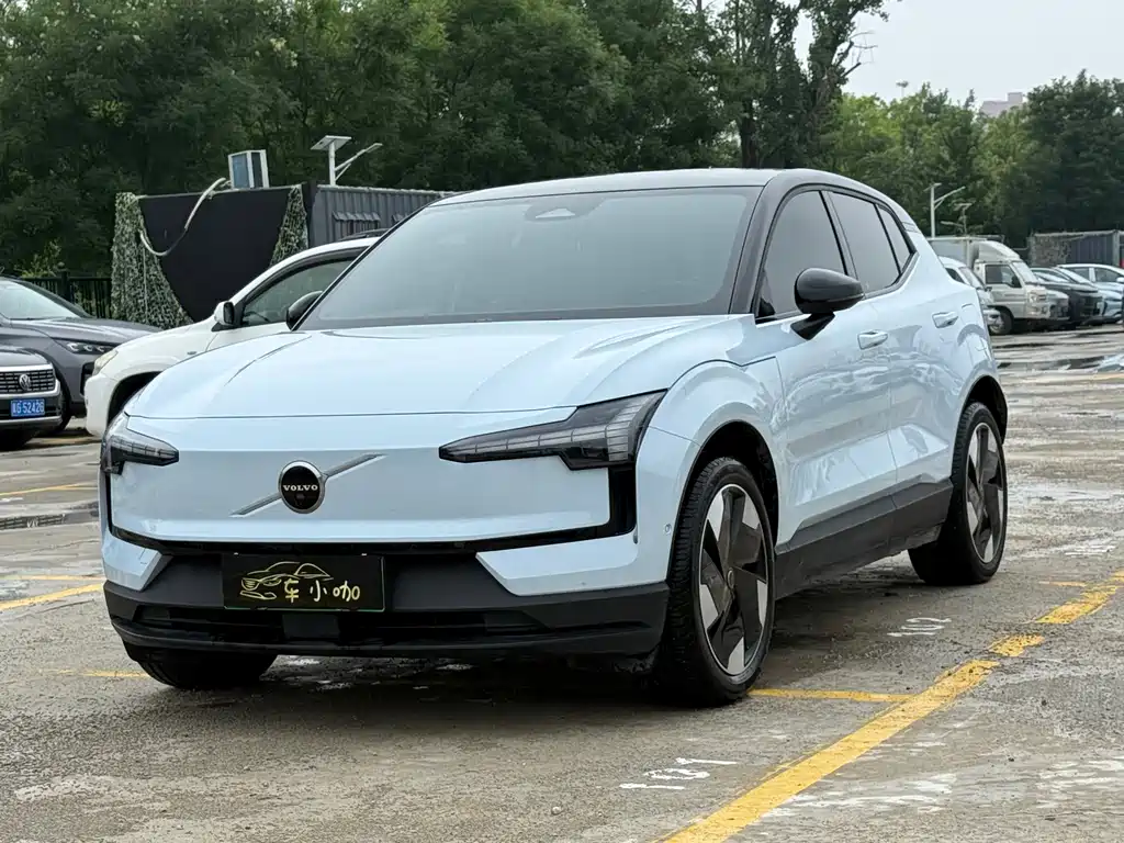 Volvo EX30 2025 rear-wheel drive long-range version Ultra купить на сайте DeffCars