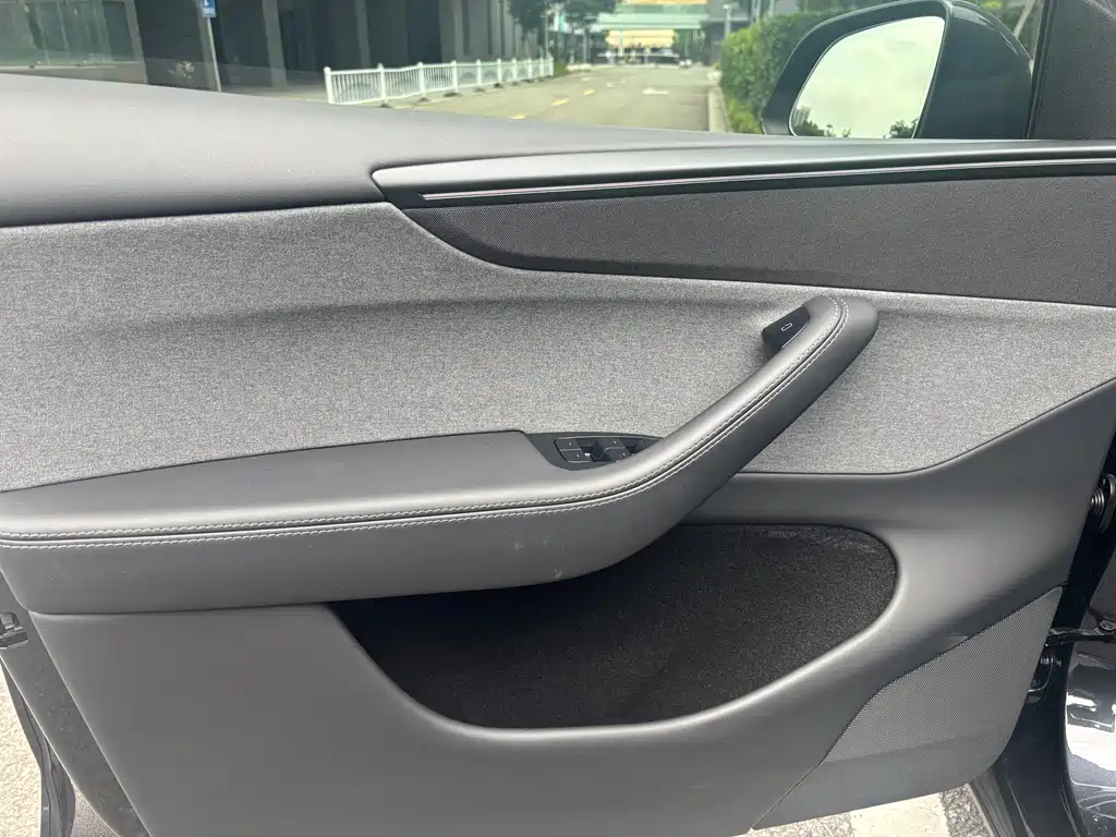 Model Y 2025 rear-wheel drive version купить на сайте DeffCars