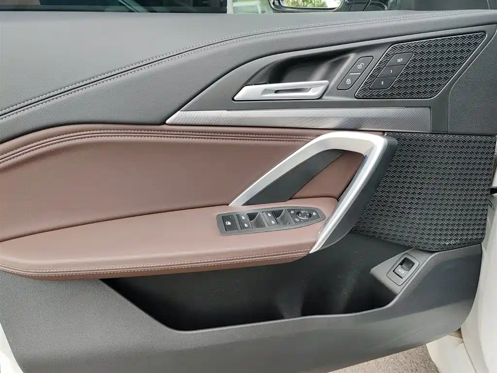 BMW iX1 2025 eDrive25L M Sports Package купить на сайте DeffCars